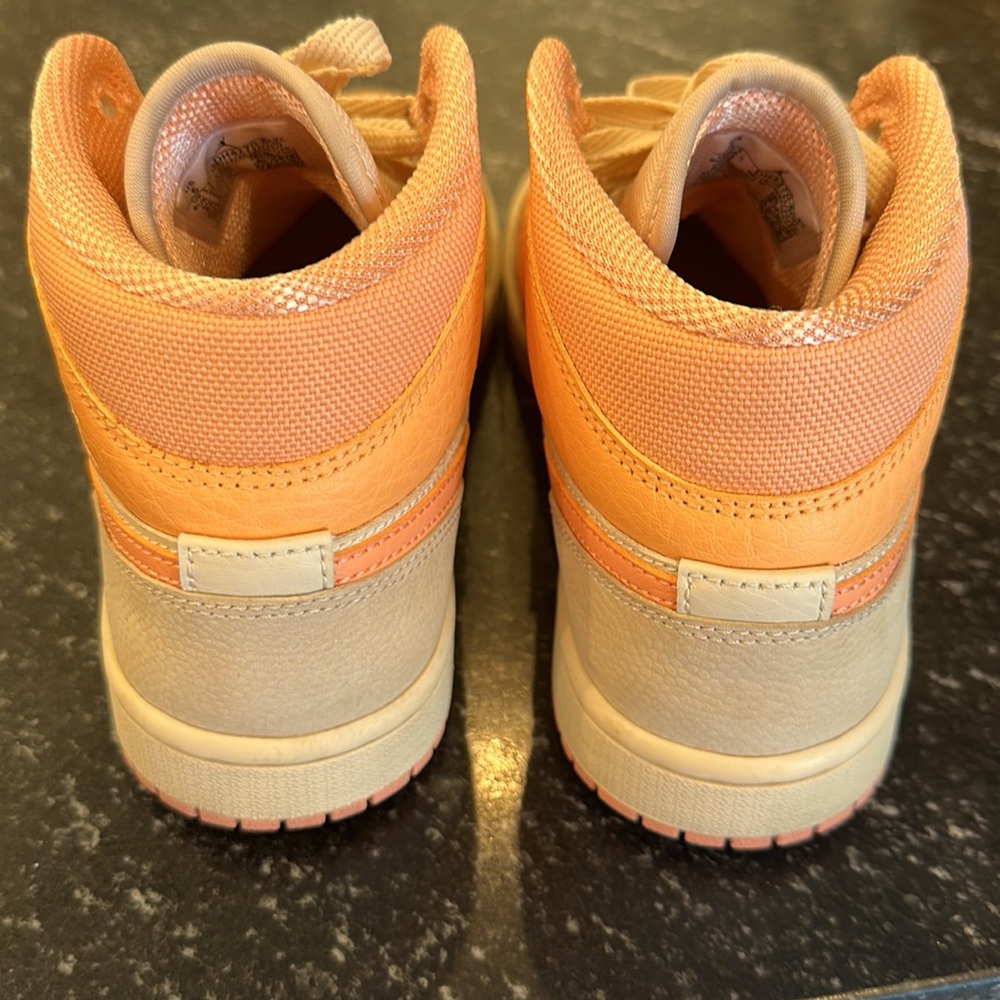 Jordan 1 Mid - Picture 5 of 12